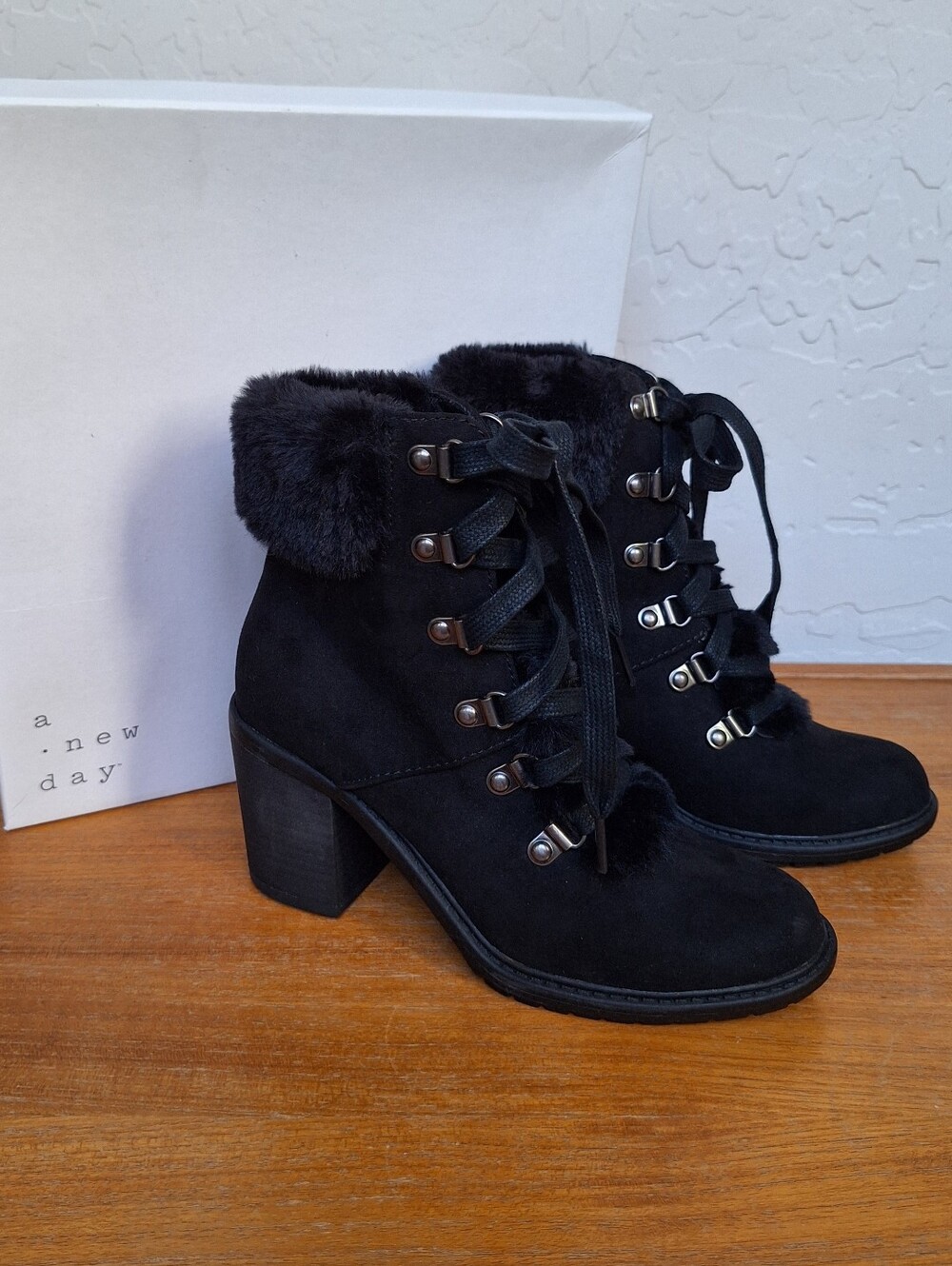 A New Day Faux Fur Suede Ankle Boots Lace Up Combat Chunky Edgy Black Womens 5